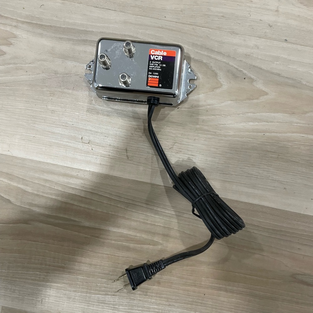 Gemini VCR 2 OUTPUT VHF/FM 10 DB AMPLIFIER